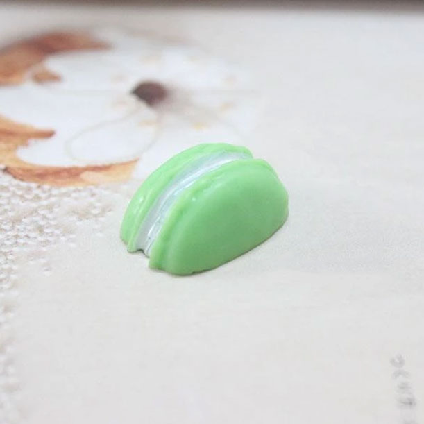 1 x Green Half Macaron Kawaii Decoden Cute Cabochon