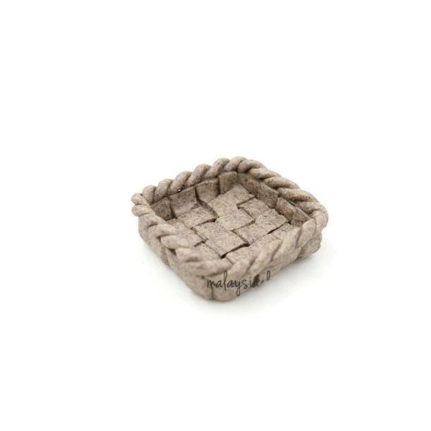 1 x Ceramic Miniature Basket