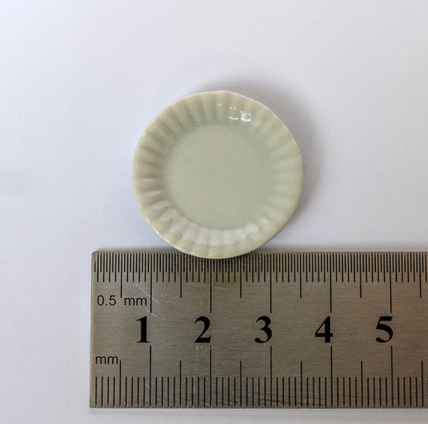 1 x Miniature Round Plate with Frill