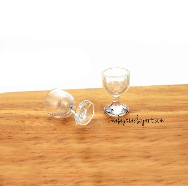 2 x Miniature Wine Glass Dollhouse